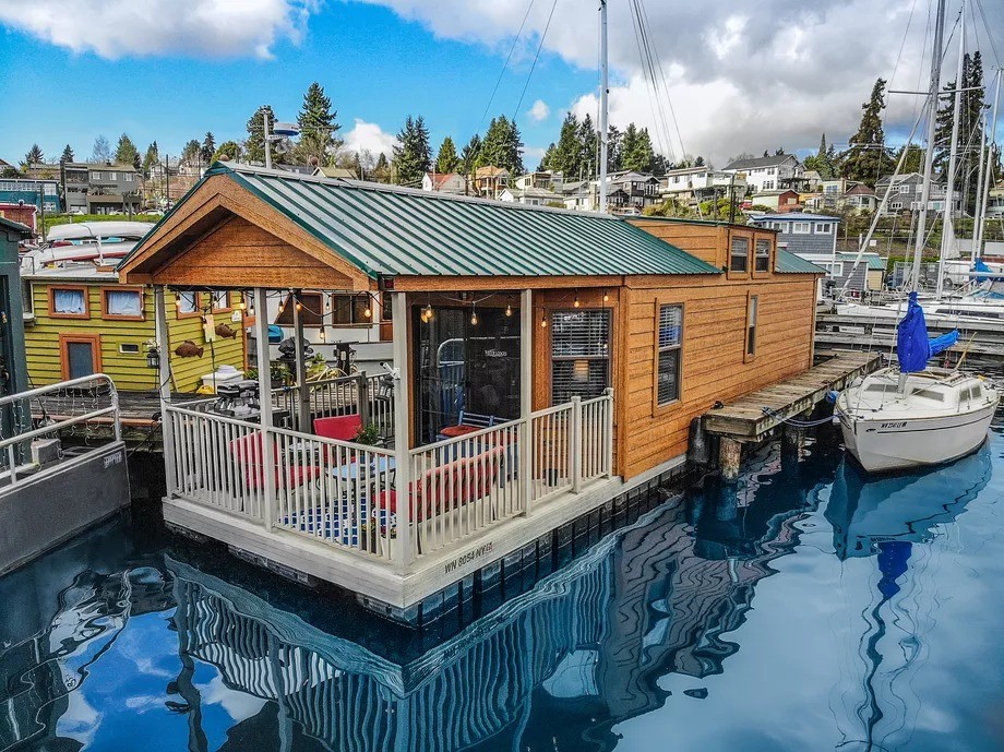 Una cabaña de ensueño flotando sobre el agua en Seattle