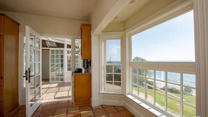 anthony-hopkins-bay-window