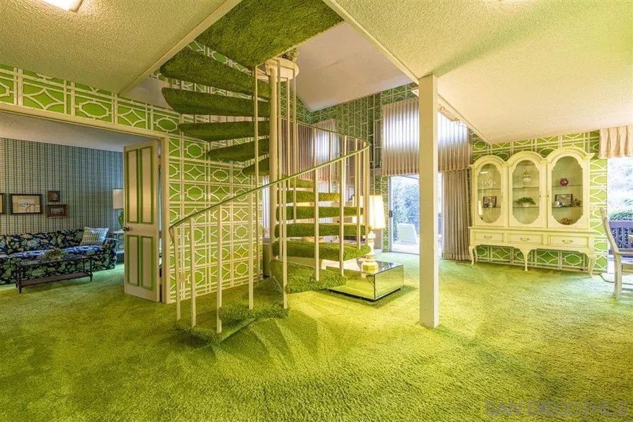 Alfombra y moqueta totalmente verdes