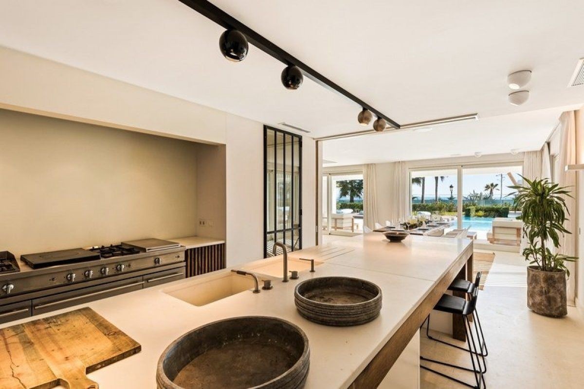 Große offene Küche 