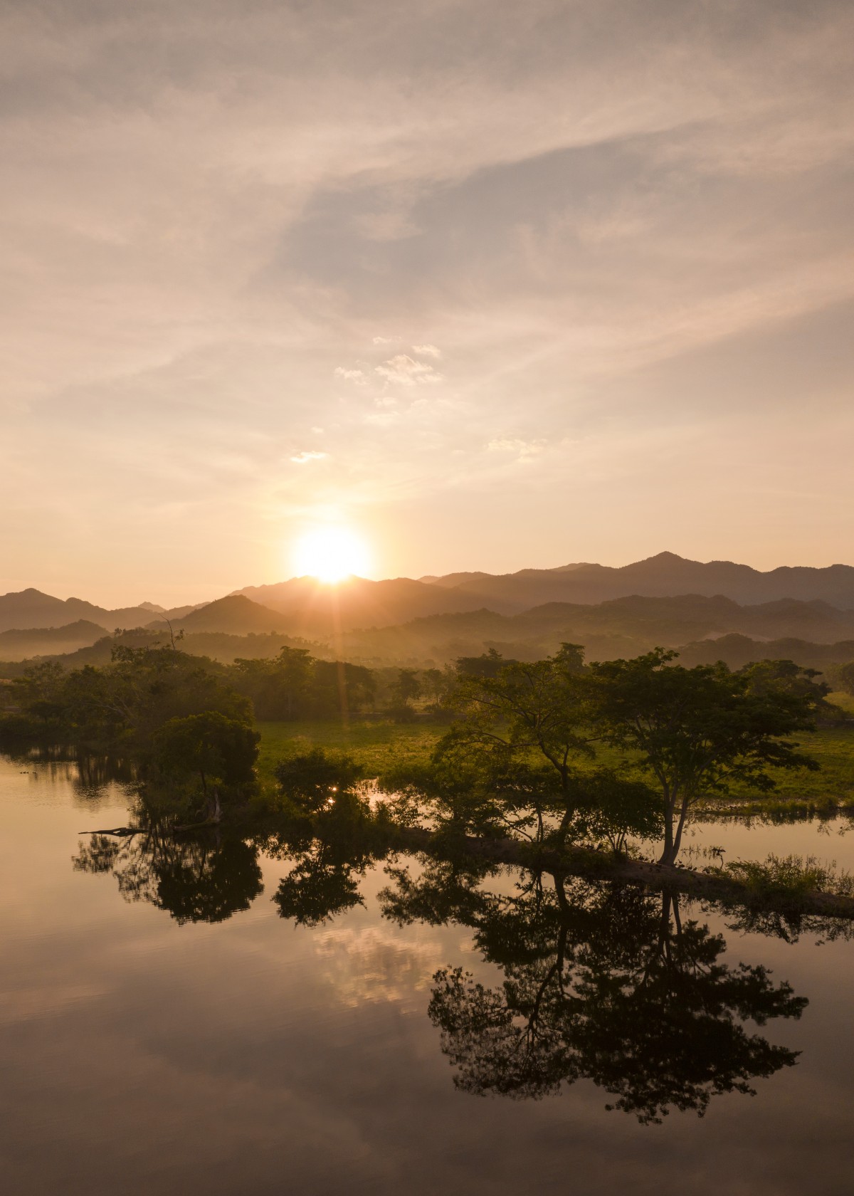 oo_mm_exteriors_drone_lake_sunrise_7887_alt_master