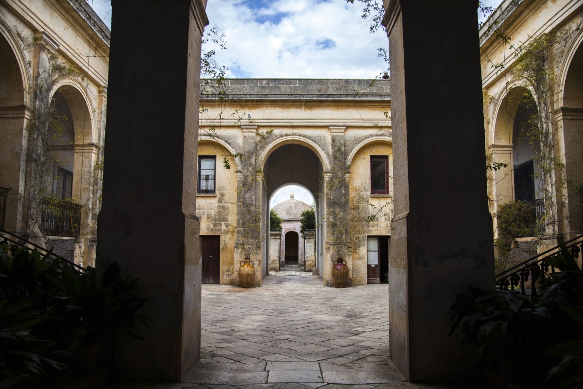 Abierto y con acceso al interior