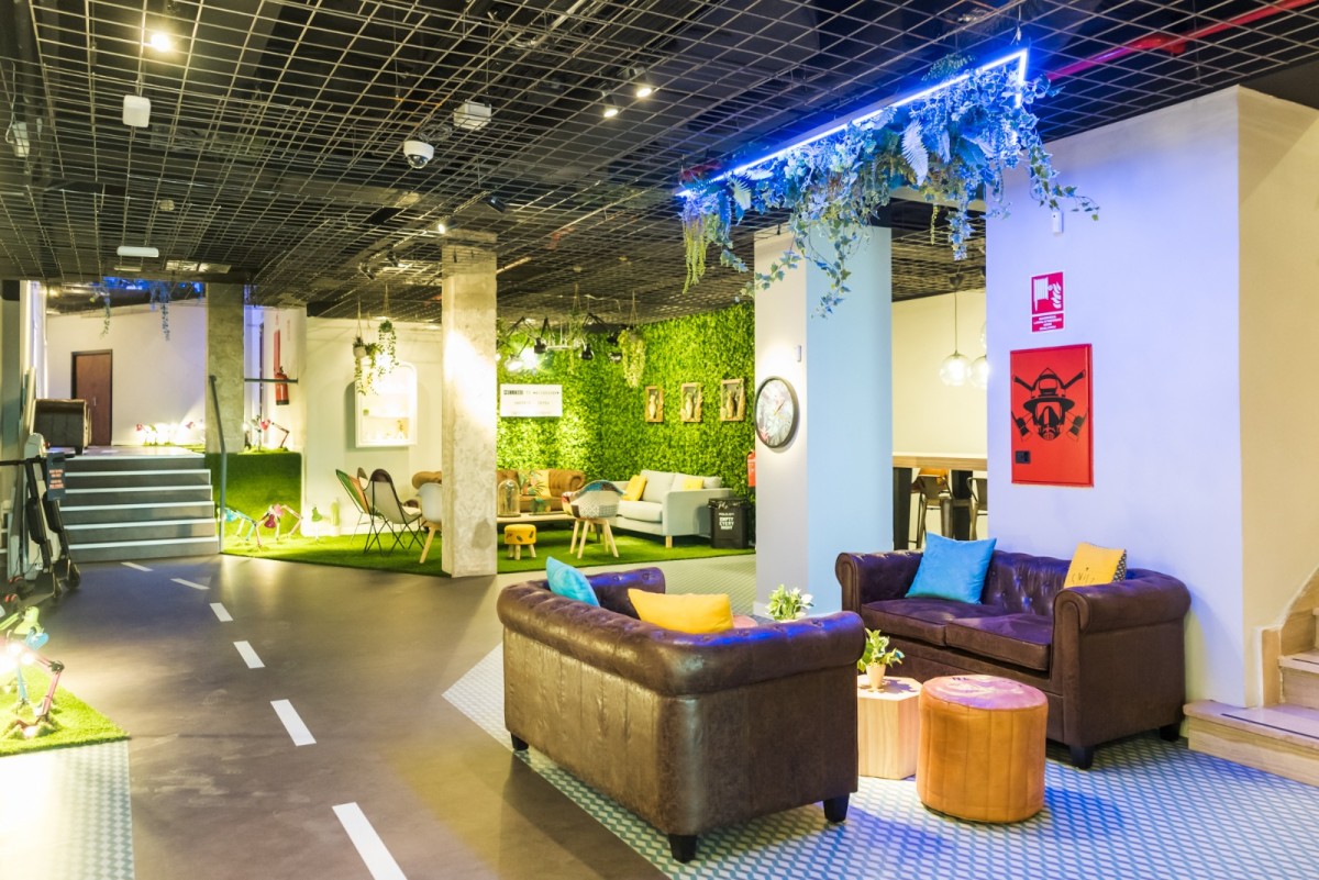 Cocinar por turnos, ‘apps’ para gestionar espacios y mucho Netflix: cómo sobrevivir al virus en un ‘coliving’