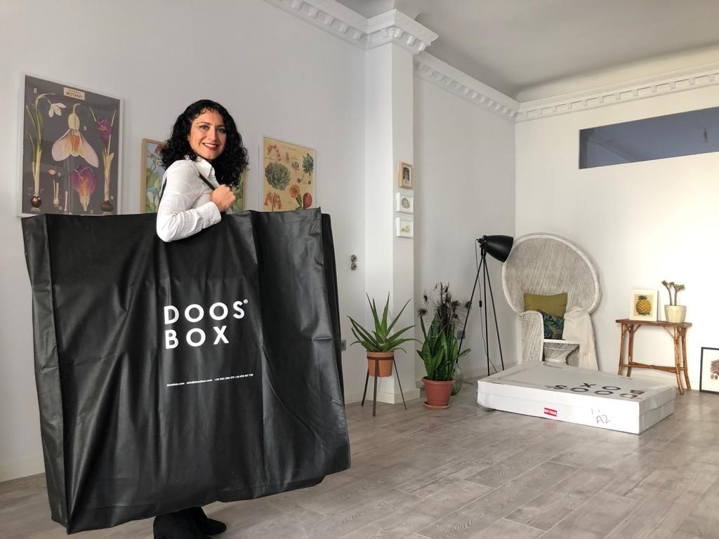 Usar muebles de cartón o cómo vender una casa rápido y a buen precio con 500 euros de inversión