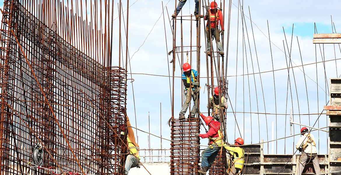 Los remedios de la construcción contra el covid-19: obras en el extranjero y menor endeudamiento