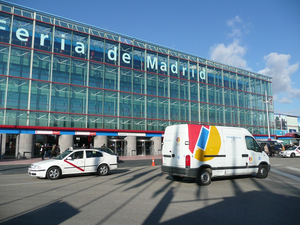 Madrid estudia mover a los sintecho del pabellón de Ifema a pisos con asistencia social tras el covid-19