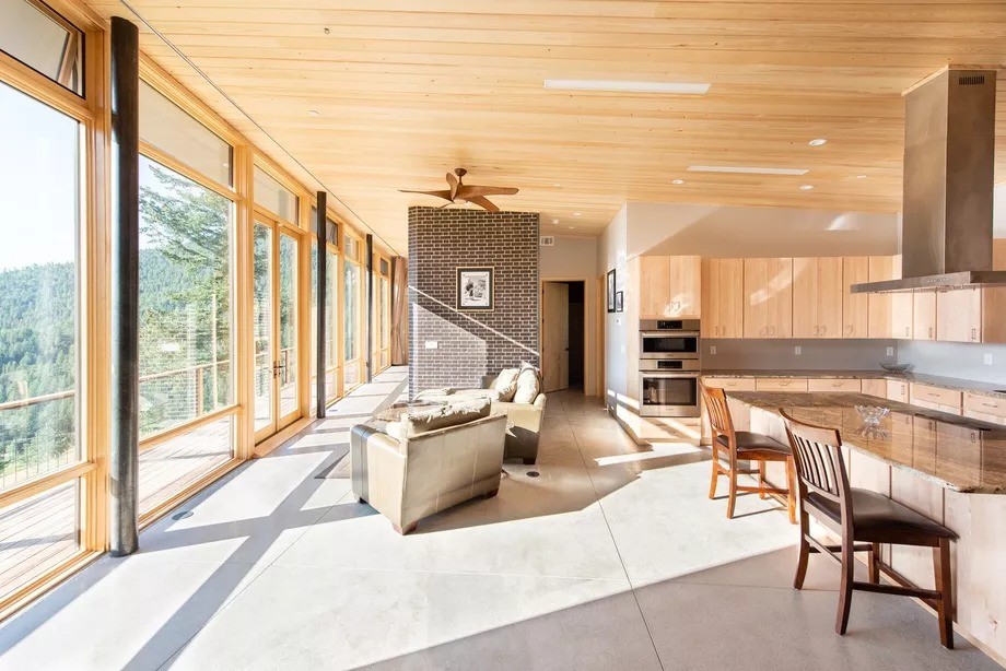 Una casa aislada en la montaña que ahorra y consigue máxima eficiencia energética