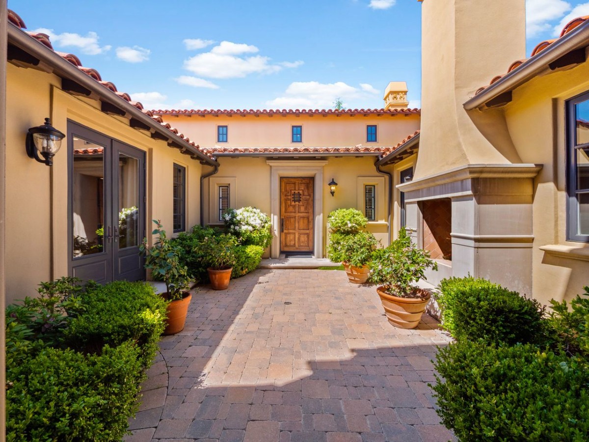 Típico patio de casa colonial