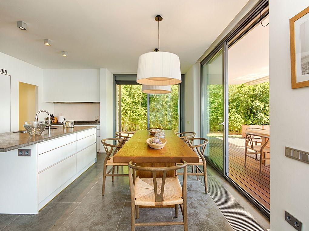 The modern kitchen and dining area enjoys lots of natural light The modern kitchen and dining area enjoys lots of natural light