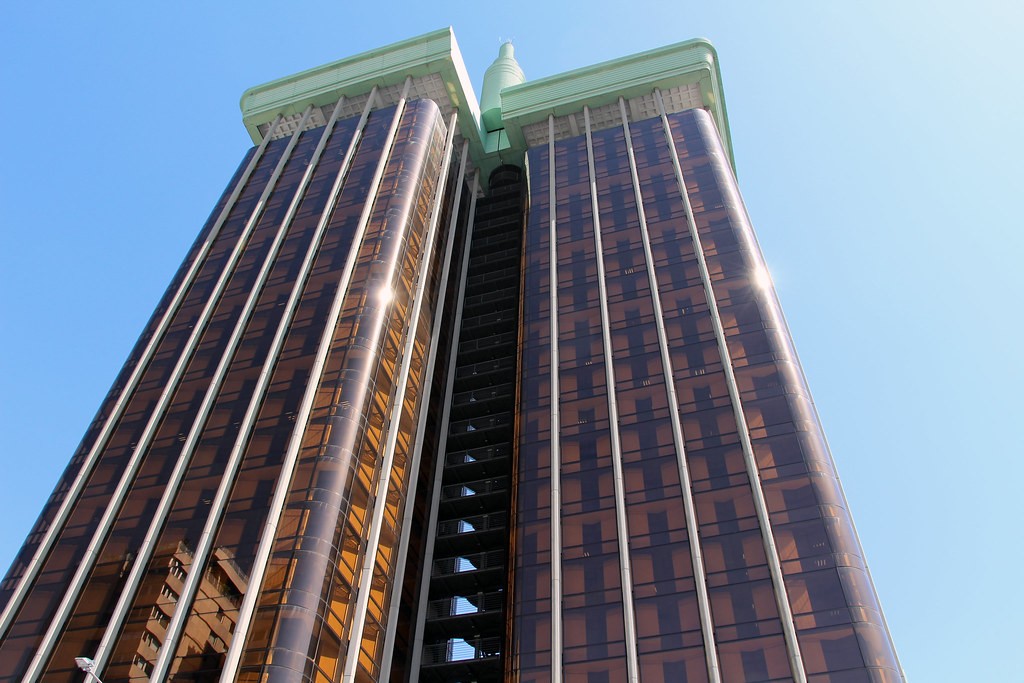 Madrid declara edificio protegido a las Torres de Colón