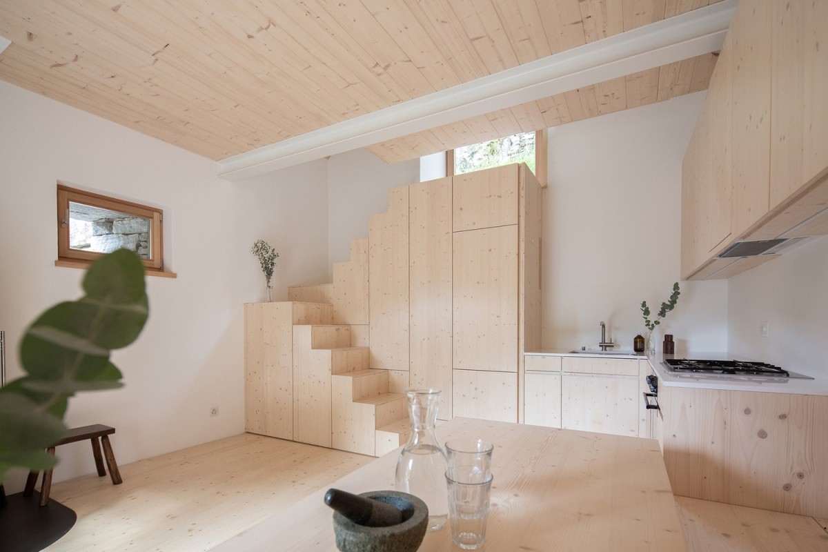 cocina bajo una escalera - Buscar con Google  Diseño de escalera, Bajo las  escaleras, Diseño de interiores de cocina