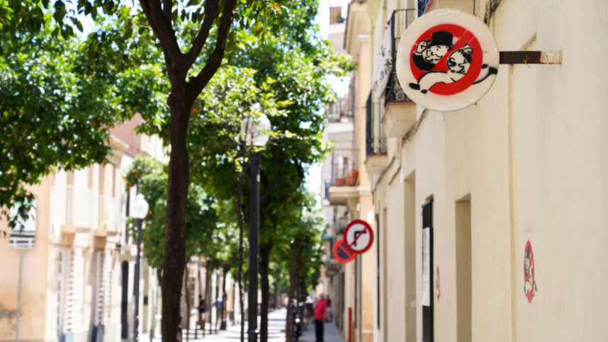 Colau compra en plena crisis del coronavirus: un millón por ocho casas en Sant Andreu