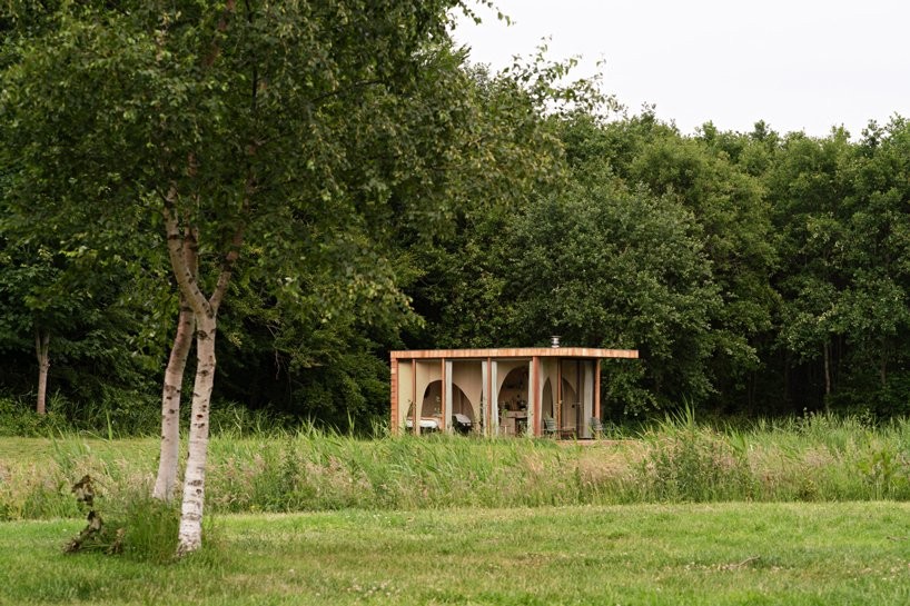 the-way-we-build-forest-cabin-retreat-01