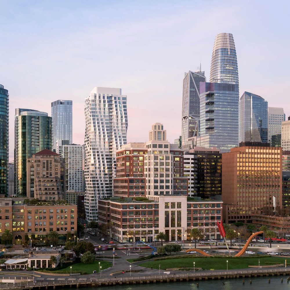 El edificio destaca por su forma original