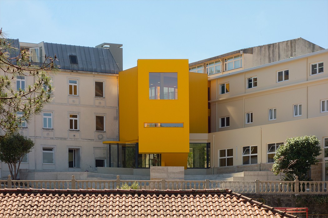 Un estudio de arquitectura reconvierte esta escuela de música en un edificio de lo más original