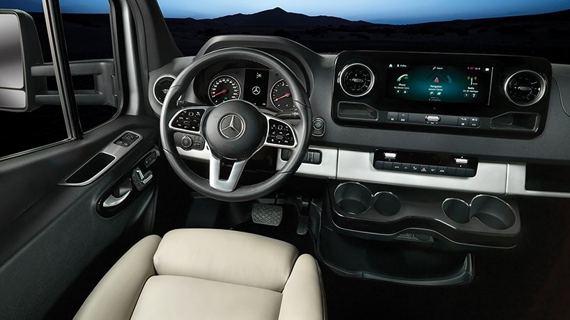 airstream-atlas-camper-rv-03