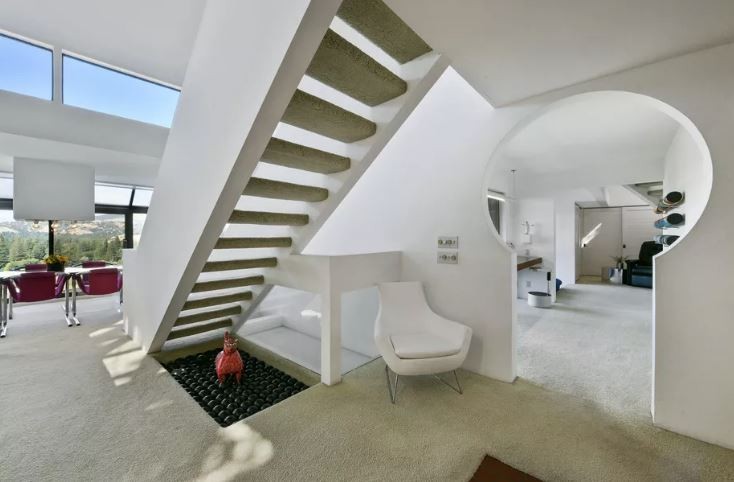 casa-con-funicular-escaleras