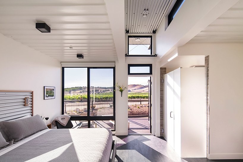 ecotech-design-shipping-container-hotel-california-08