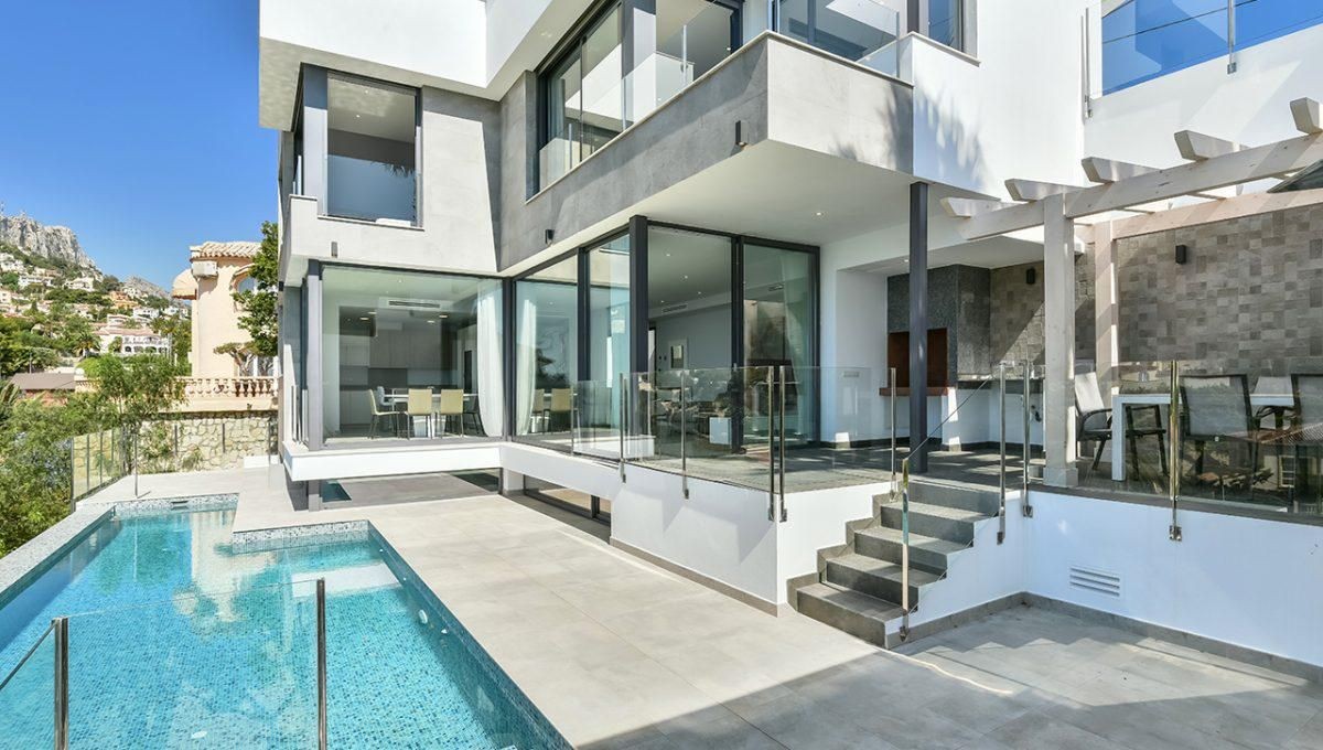 Diese moderne Villa in Calp steht zum Verkauf