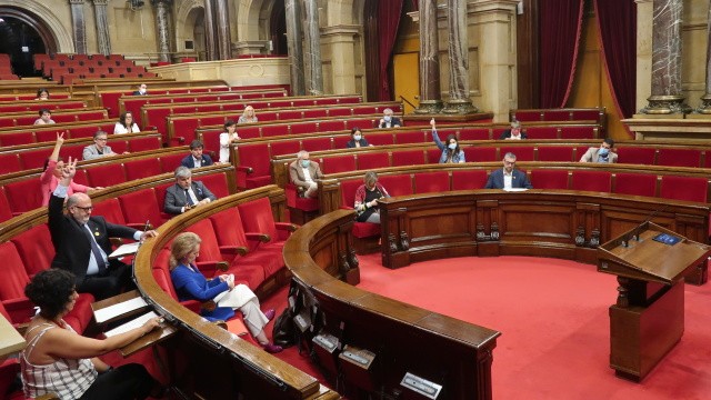 PP, PSOE, ERC y Ciudadanos votan en contra de acabar con los desahucios y regular los alquileres en Cataluña