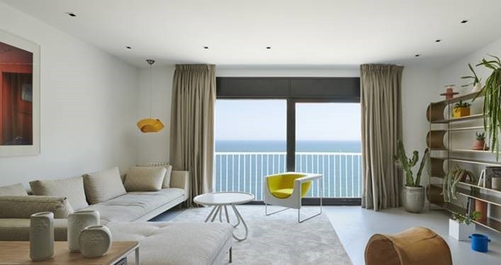 Esta casa de diseño en Barcelona con vistas al Mediterráneo mezcla estilos decorativos 