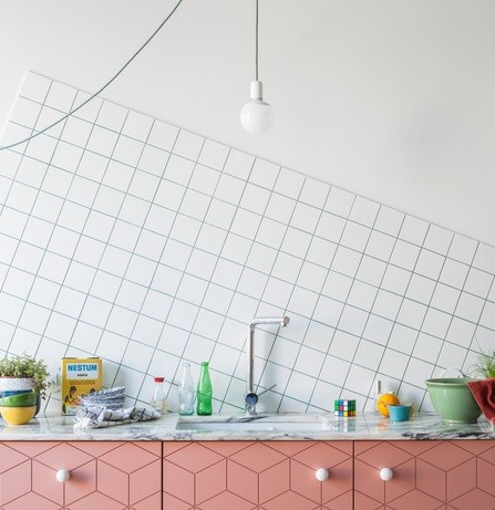 El rosa y las figuras geométricas son protagonistas