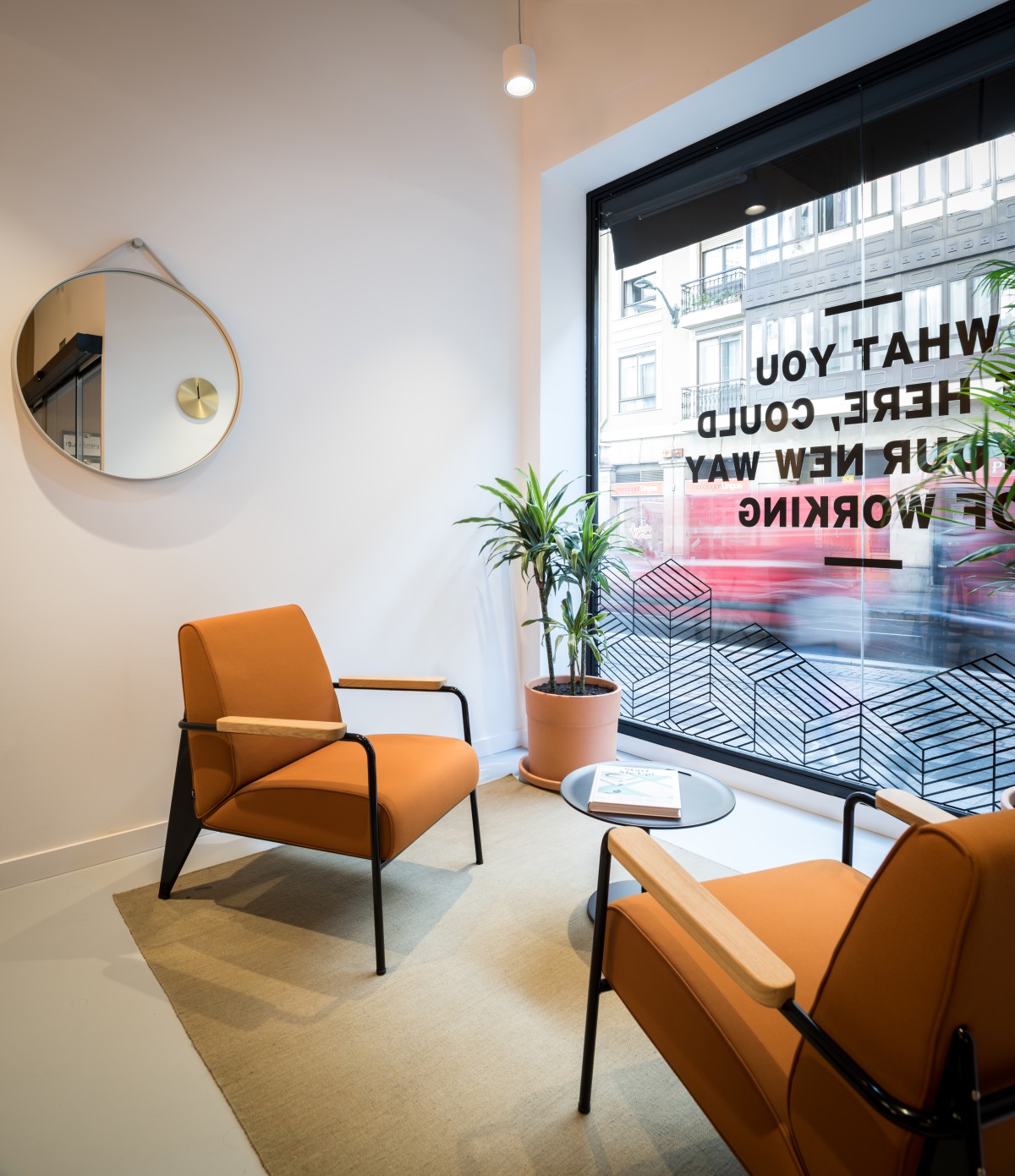 Está en el bajo de este edificio del siglo XIX