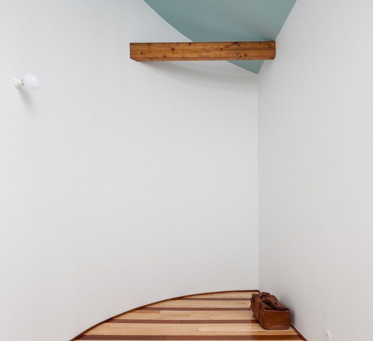 Las paredes blancas aportan luz