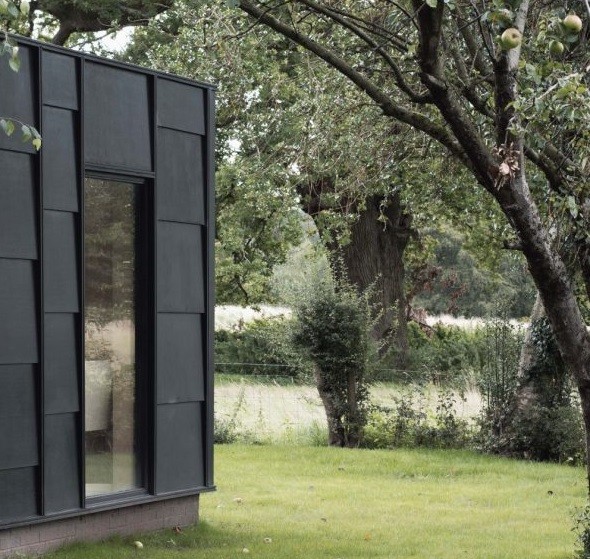 El exterior, repleto de vegetación