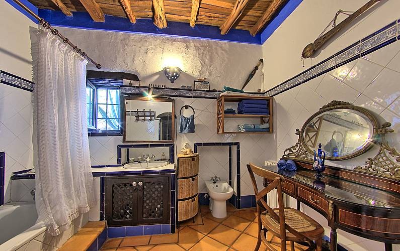 casa-campo-ibiza-bano