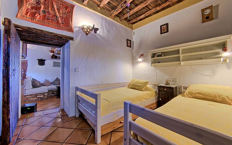 casa-campo-ibiza-dormitorio1