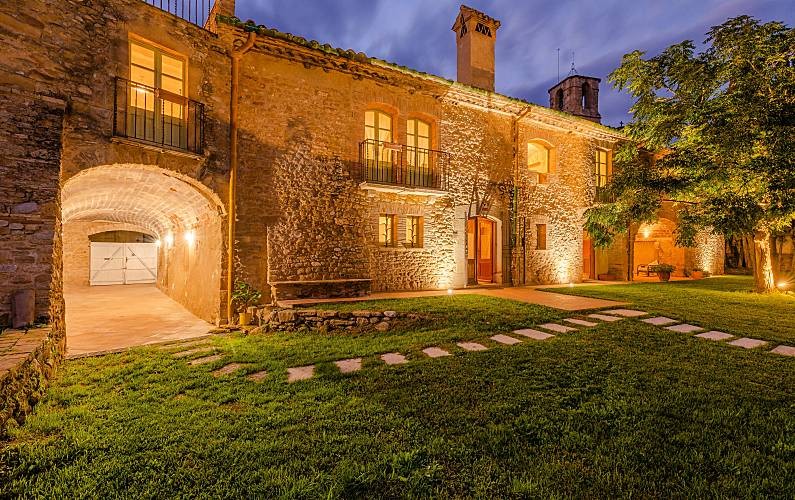 Una preciosa casa solariega para pasar lo que queda de verano en un pequeño pueblo de Gerona
