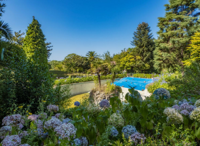 Incluye una isla decorativa