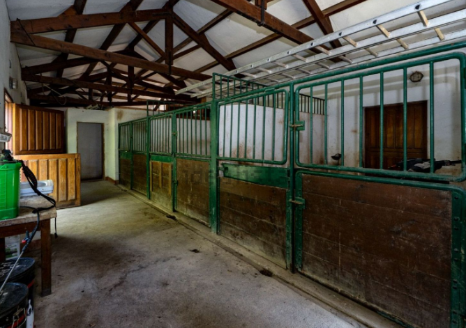 Con capacidad para cuatro caballos