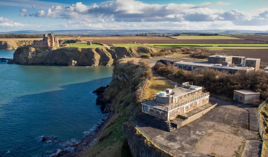 Tiene un castillo como inmueble vecino