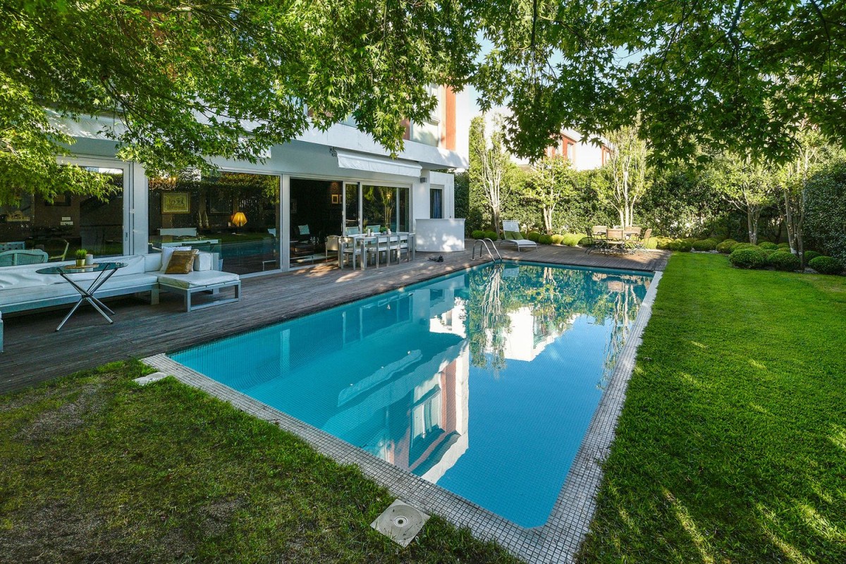 The property has a large pool and garden The property has a large pool and garden