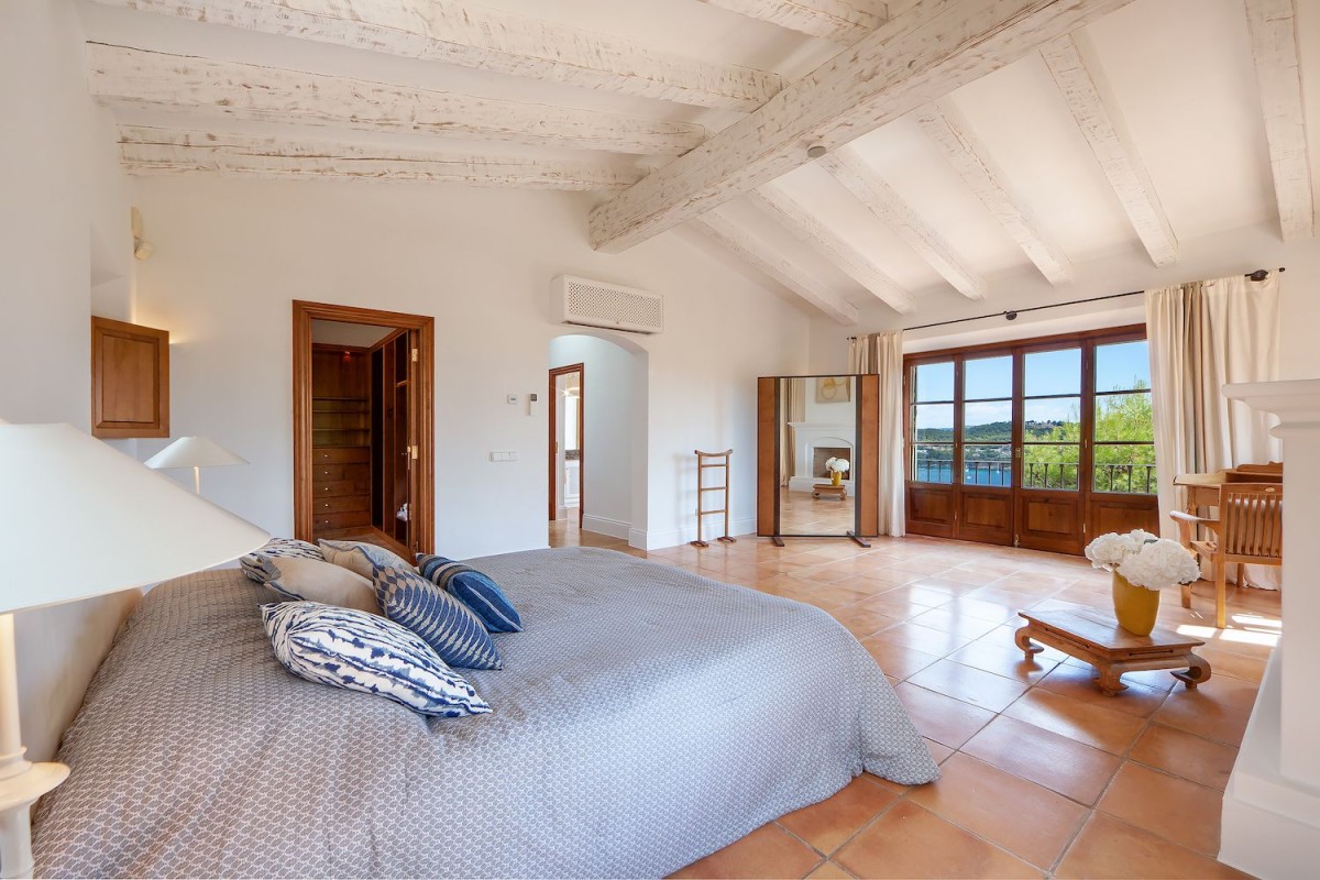 The bedrooms in the property are spacious and bright The bedrooms in the property are spacious and bright