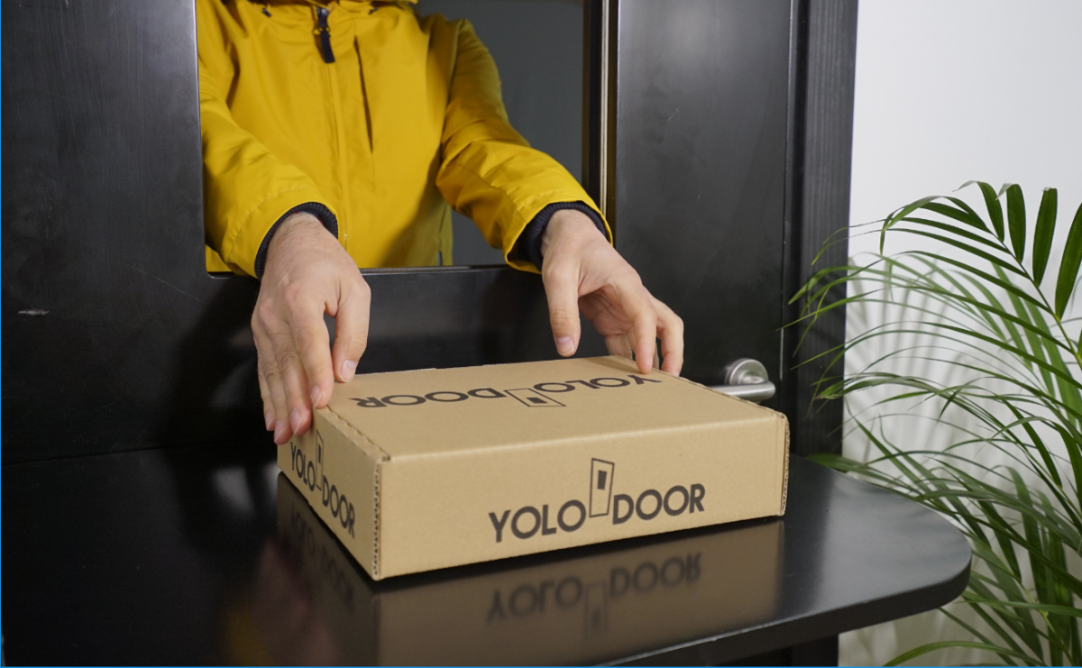 Una empresa española inventa la puerta que recibe los paquetes cuando no estás en casa