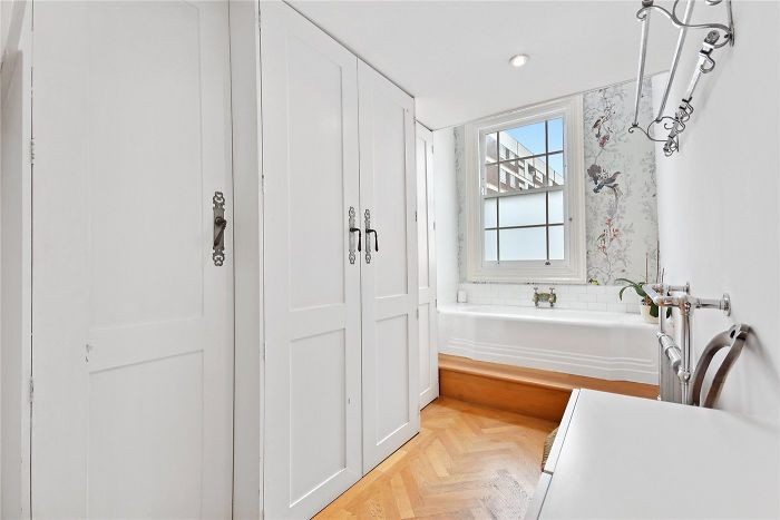 smallest-narrowest-house-london9