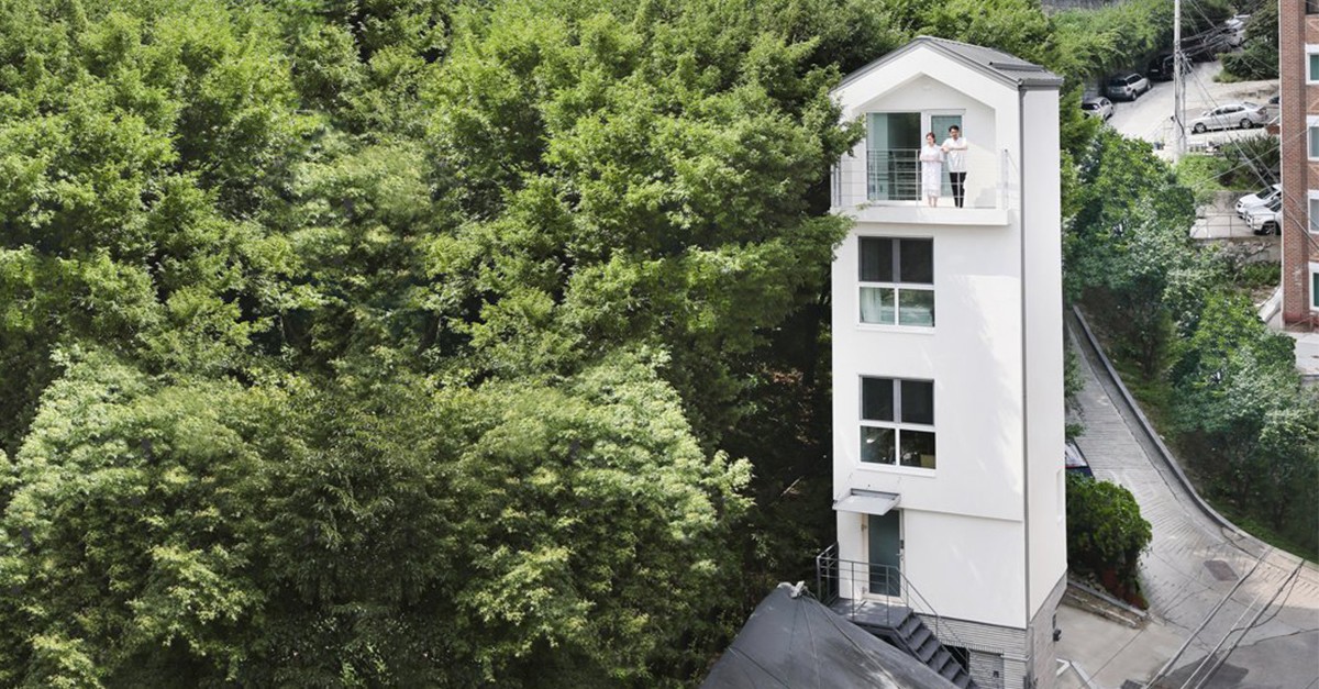 Una minicasa que resuelve sus problemas de espacio construyendo en altura