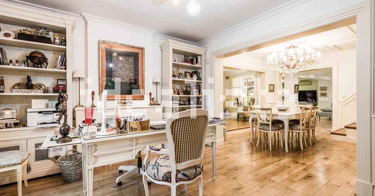 Espacio abierto con el comedor y el salón