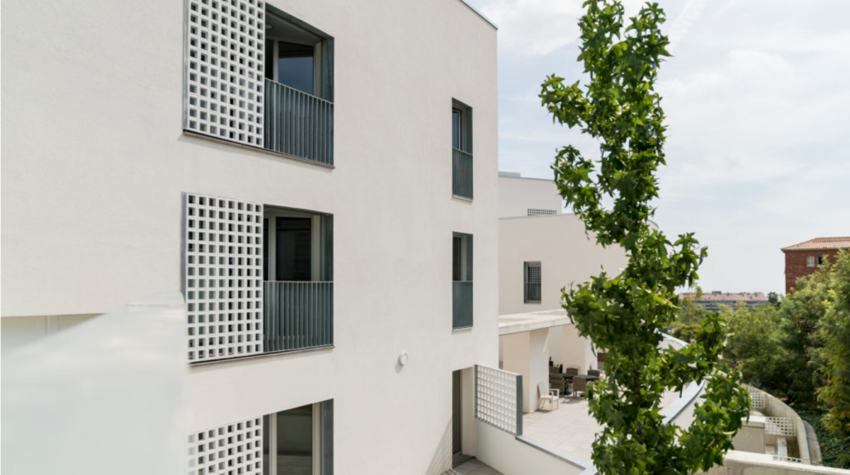 Oaktree, Sabadell y Neinor, finalistas para crear el operador metropolitano de vivienda de alquiler en Barcelona