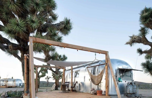 Con hamacas colgantes