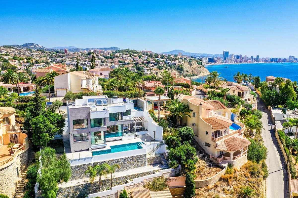 The property is nestled in the hillside in one of the most prestigious areas of the coast The property is nestled in the hillside in one of the most prestigious areas of the coast