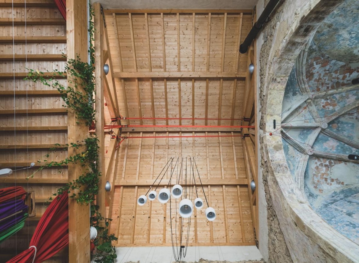 La proprietà è ricca di caratteristiche originali, come il design del tetto