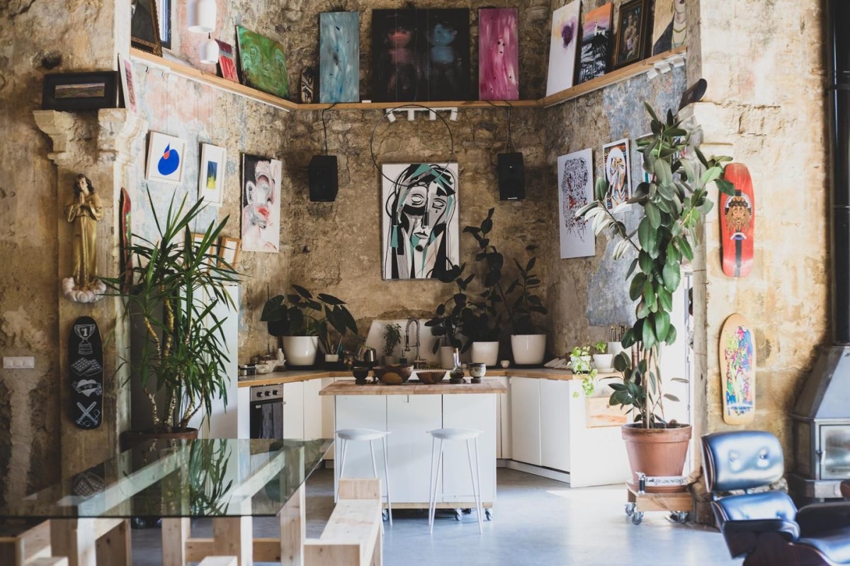 La cucina moderna completa il tradizionale design della chiesa