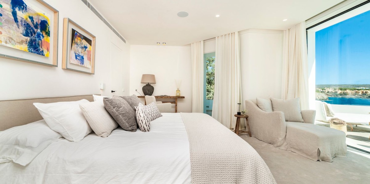 The bedrooms in the property are spacious and bright The bedrooms in the property are spacious and bright