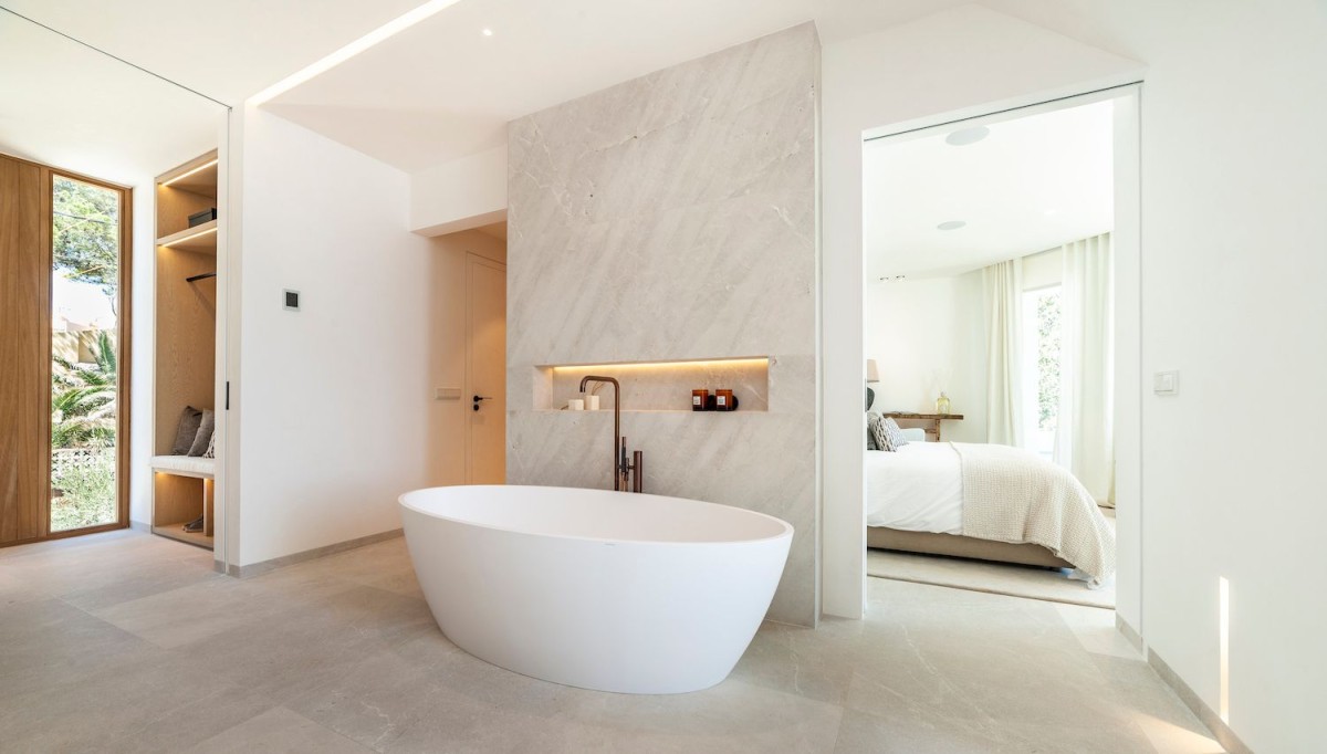 The master suite is home to a beautiful en-suite bathroom The master suite is home to a beautiful en-suite bathroom