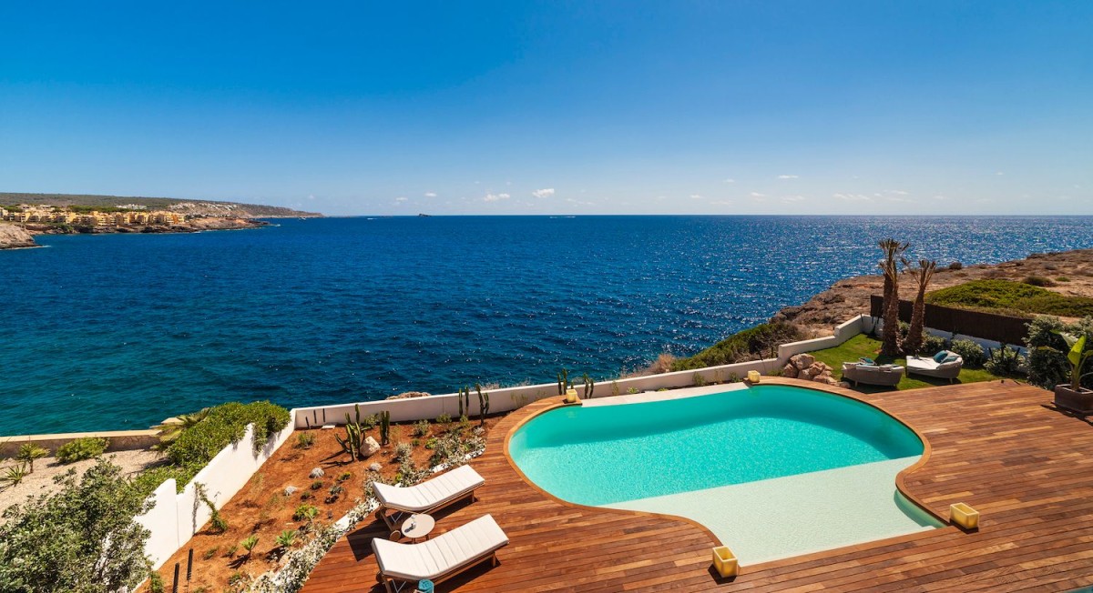 The beautiful pool enjoys stunning views The beautiful pool enjoys stunning views