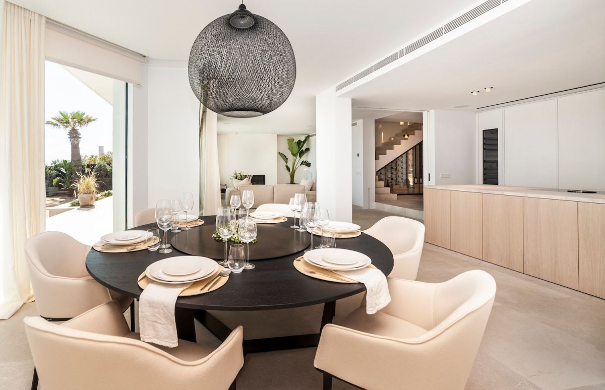 The open kitchen/dining area is open and modern The open kitchen/dining area is open and modern